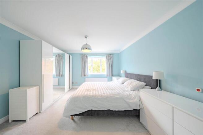 4 bed Detached for sale Image 5