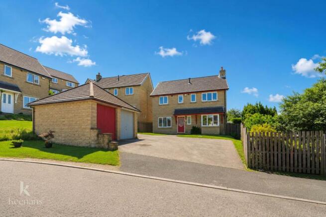 4 bed Detached for sale Image 6