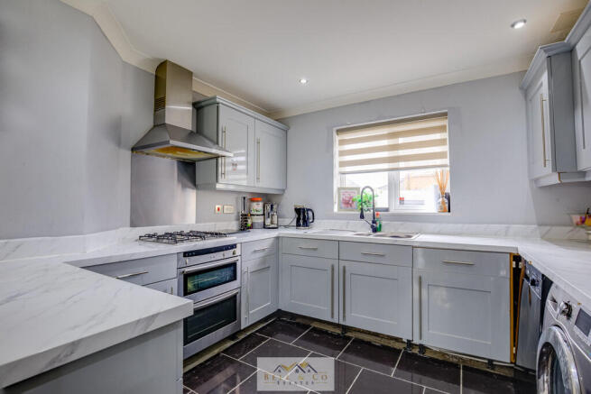 4 bed Town House for sale Image 5