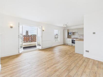 Flat 3, 9 Cabbell Road, NR27