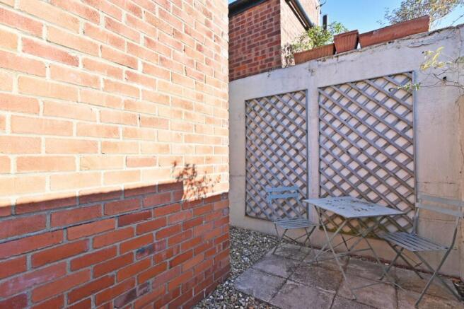 2 bed Terraced to rent Image 11