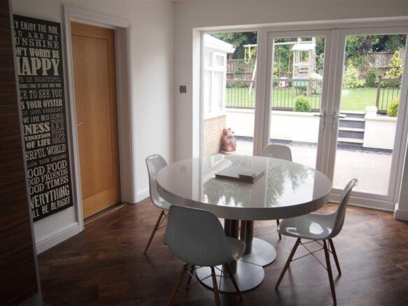 DINING/SITTING ROOM