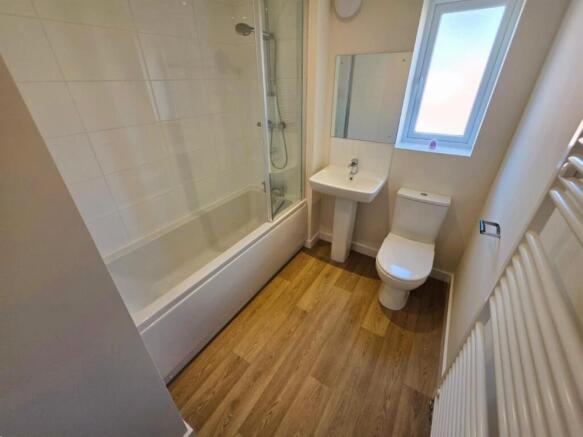 3 bed Semi-Detached to rent Image 4