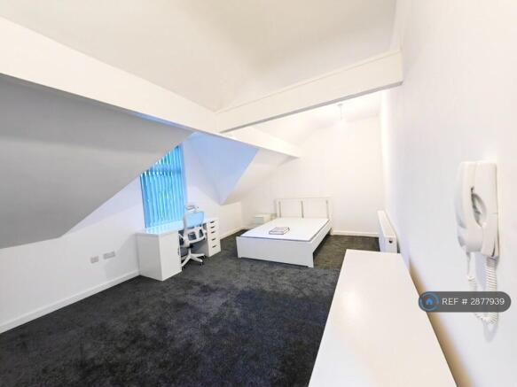 5 bed Semi-Detached to rent Image 4