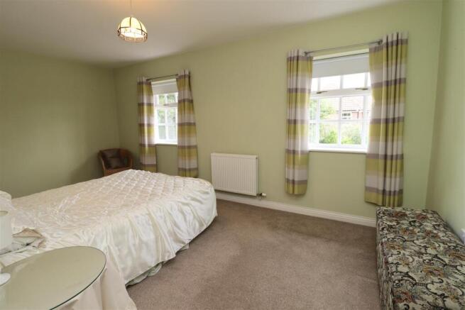 4 bed Detached for sale Image 8
