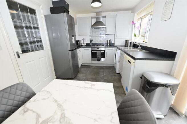 3 bed Semi-Detached for sale Image 4
