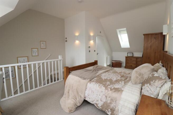 3 bed Semi-Detached for sale Image 5