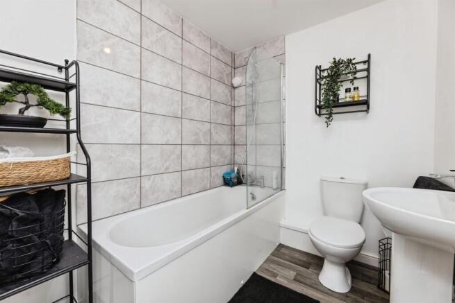 3 bed Semi-Detached for sale Image 6