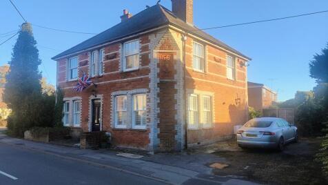 Newbury Street, Lambourn, RG17