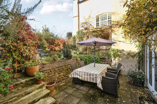 1383332-1-6930389...