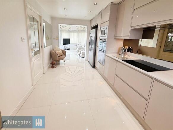 4 bed Detached for sale Image 5
