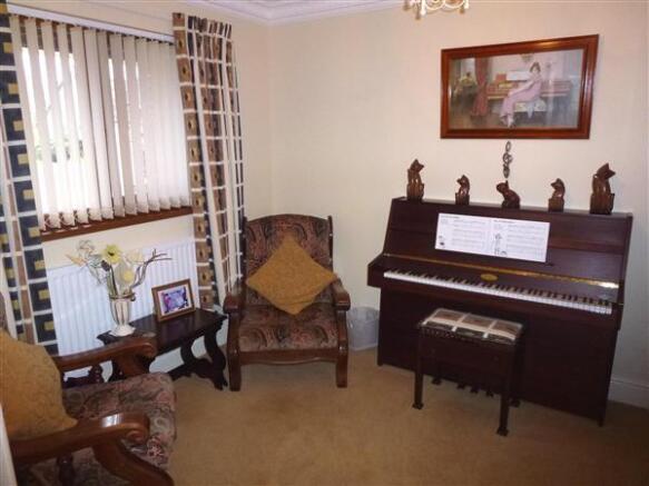 STUDY / FAMILY ROOM