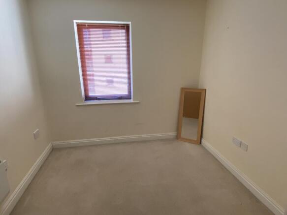 3 bed Apartment to rent Image 10