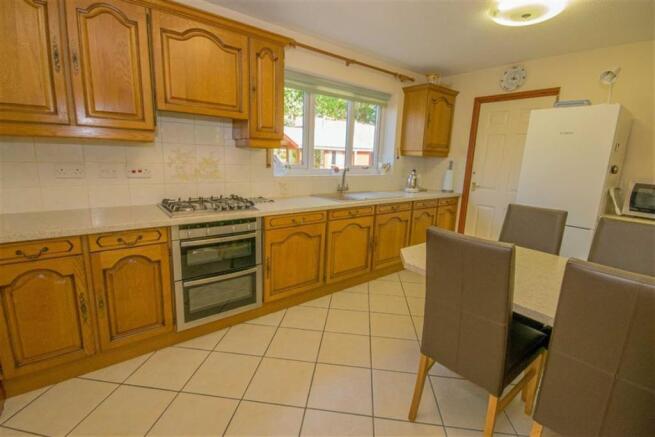 KITCHEN/BREAKFAST RO