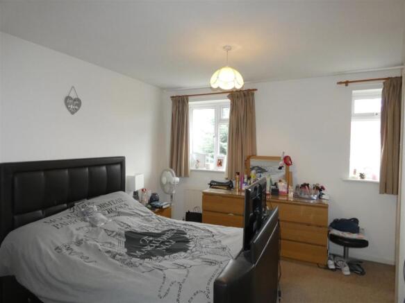 Bedroom 1.JPG