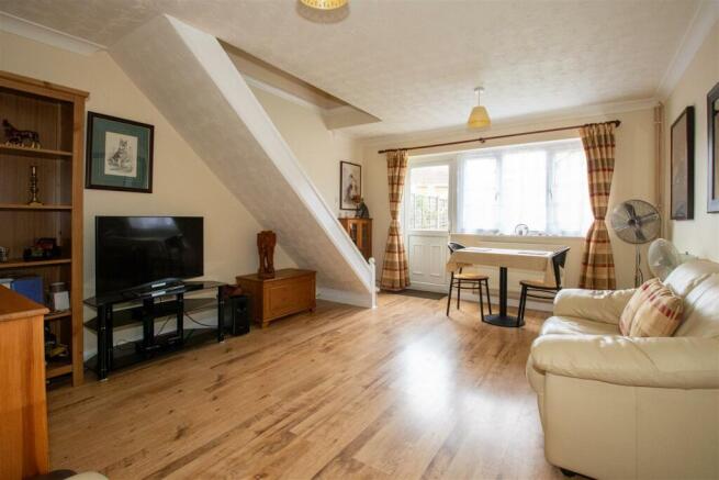 LIVING ROOM/DINING ROOM