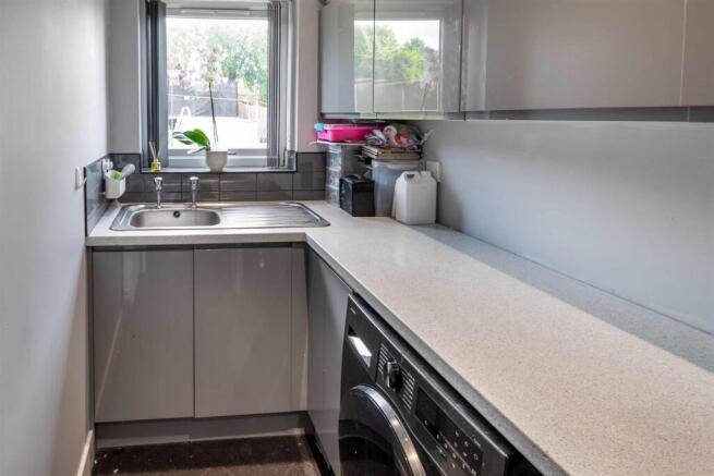 5 bed Detached for sale Image 5