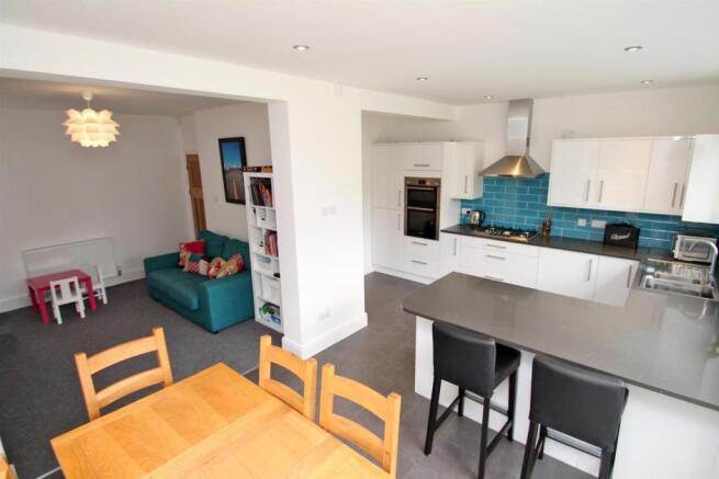FAMILY DINING KITCH