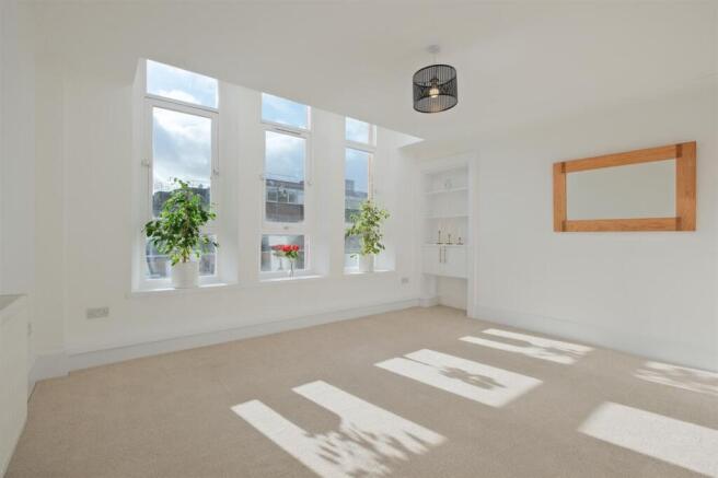 Living Room / Dining