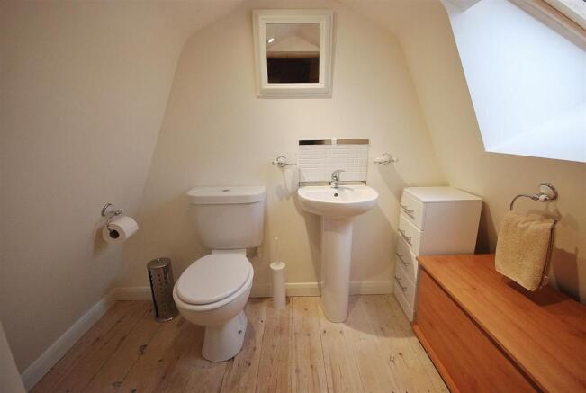 UPSTAIRS CLOAKROOM: