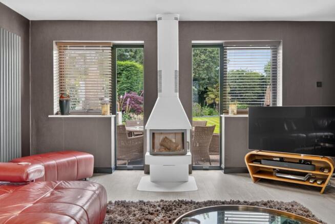 5 bed Detached for sale Image 5