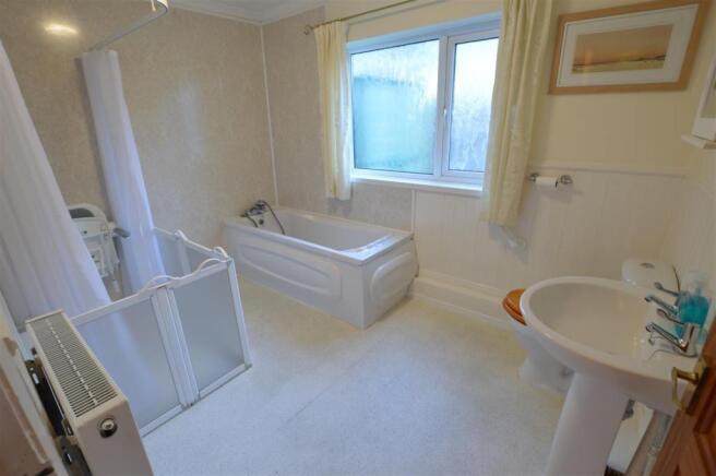 BATHROOM/WET ROOM