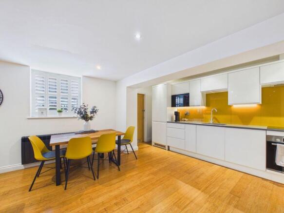2 bed Apartment for sale Image 4