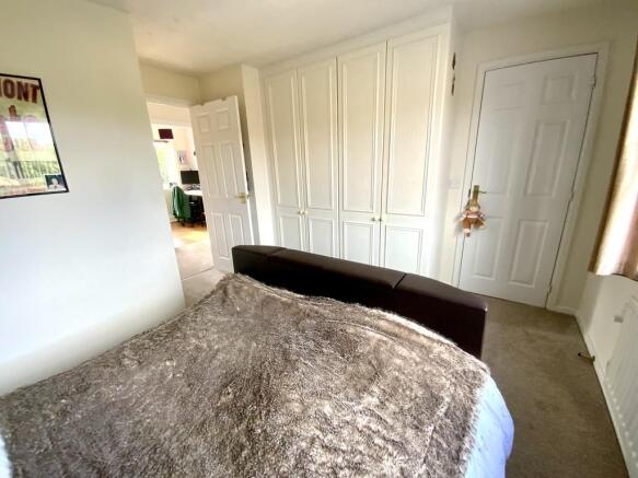 Bedroom 1 Wardrob...