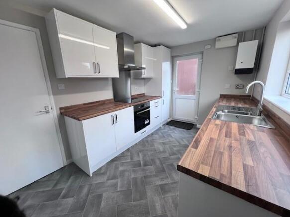 15 Hoselett Field kitchen 1.jpg