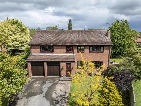 5 bed Detached for sale in skelton york