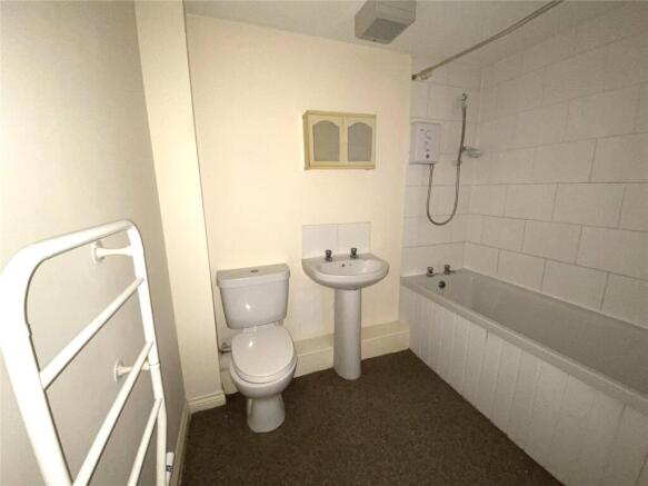 2 bed Apartment to rent Image 6