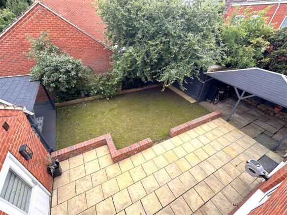 Generous Private Garden 397