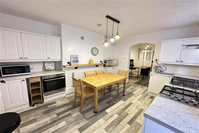 2 bed Flat for sale Image 4