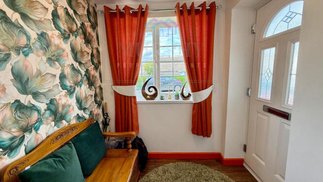 4 bed Semi-Detached for sale Image 2