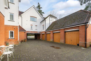 2, Furze Hollow, Tower Hill Road, Dorking RH4 2DQ