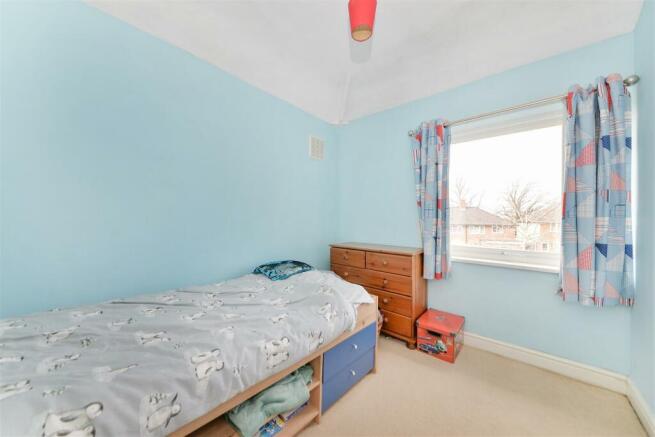 65 Brent Road - bed3.jpg
