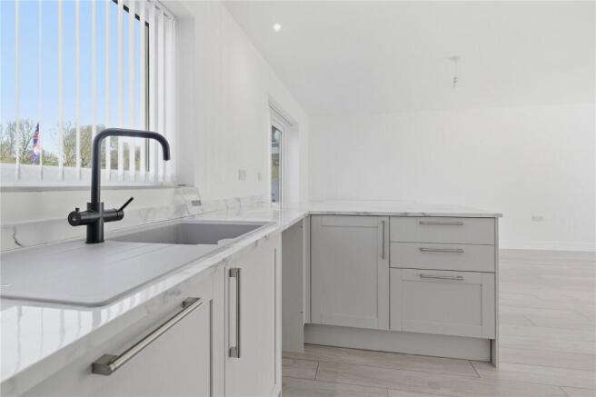 4 bed Detached for sale Image 9