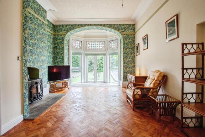 10 bed Detached for sale Image 12