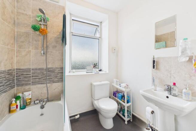 3 bed Terraced to rent Image 12