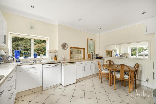 Kitchen/Breakfast Room