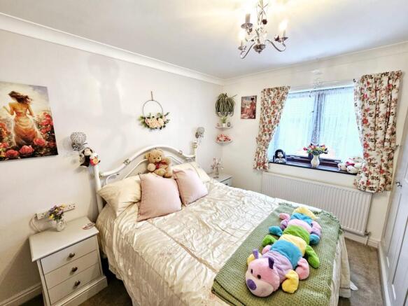 4 bed Detached for sale Image 12