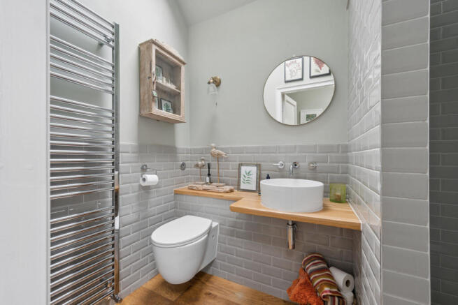 6 bed Detached for sale Image 12