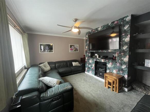 4 bed Semi-Detached for sale Image 10