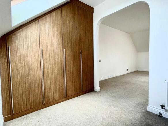 4 bed Semi-Detached to rent Image 8
