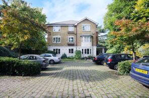 Flat 2, 35 Beaumont Court, Edge Hill, London SW19 4NP