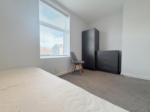 4 bed Terraced to rent Image 9