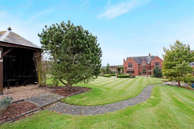Woodcote House 16221