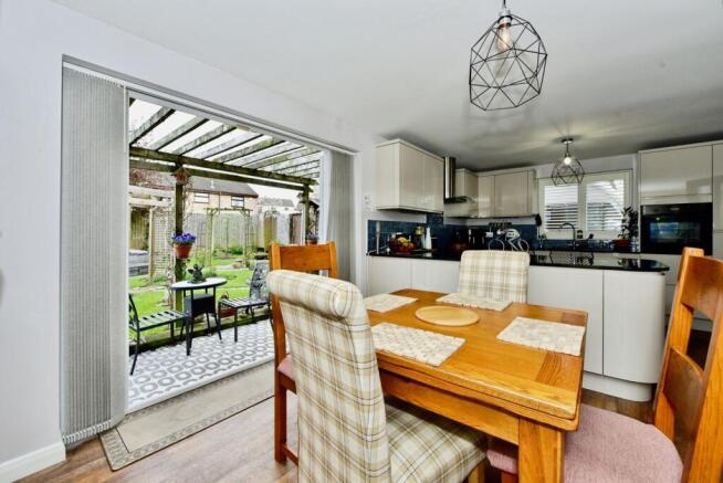 4 bed Detached for sale Image 4