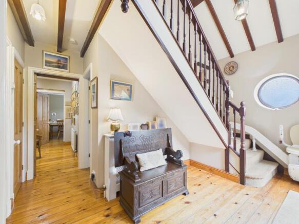 5 bed Detached for sale Image 7