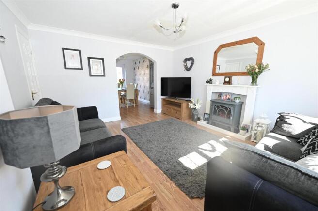 4 bed Detached for sale Image 4